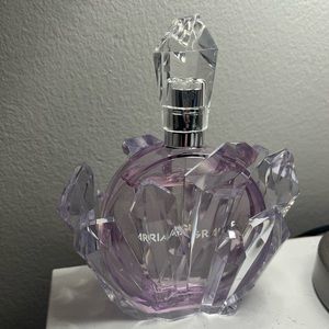 Ariana grande REM perfume.